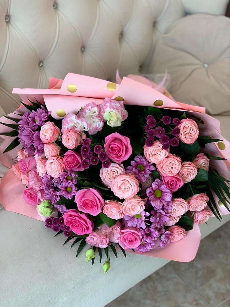 Букет цветов из: Хризантемы, Розы и Лизиантусы в Зарайске