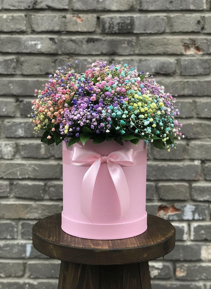 Цветочная композиция из Гипсофила и Розы в шляпной коробке в Зарайске