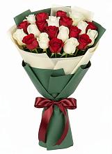 Букет Микс из красных и белых роз в Зарайске