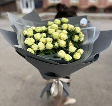 Букет Белые кустовые розы Солинеро в Зарайске