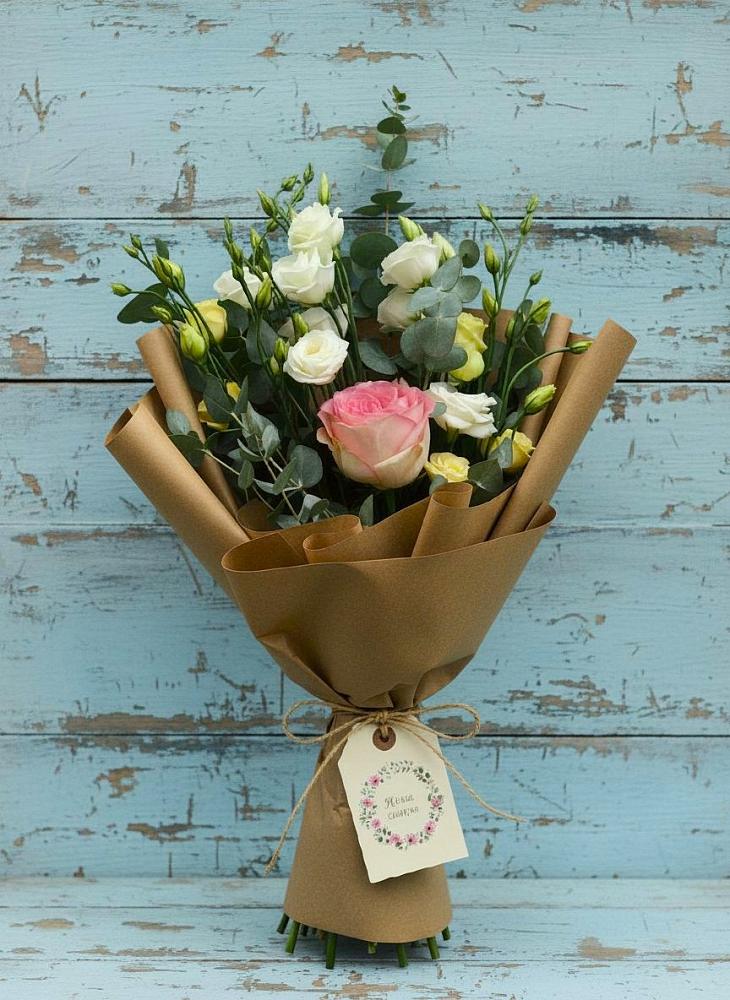 Букет цветов из: Розы и Лизиантусы в Зарайске