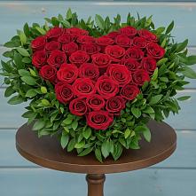 Цветочная композиция из Розы в виде сердца в Зарайске