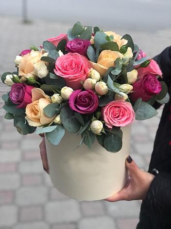 Цветочная композиция из Розы в шляпной коробке в Зарайске