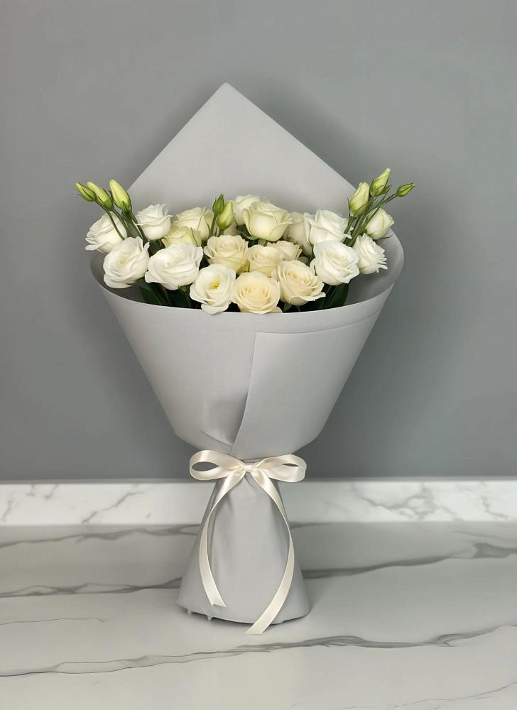 Букет цветов из: Розы и Лизиантусы в Зарайске