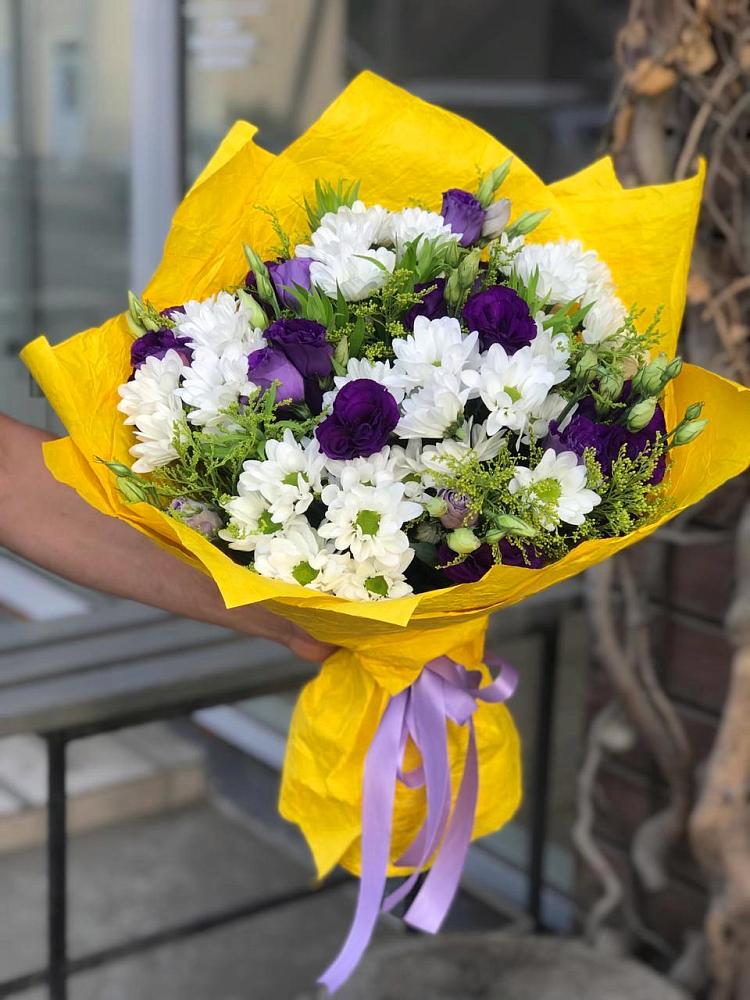 Букет цветов из: Ирисы, Хризантемы и Ромашки в Зарайске