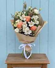 Букет цветов из:  Альстромерии, Лизиантусы, Розы и Хризантемы в Зарайске