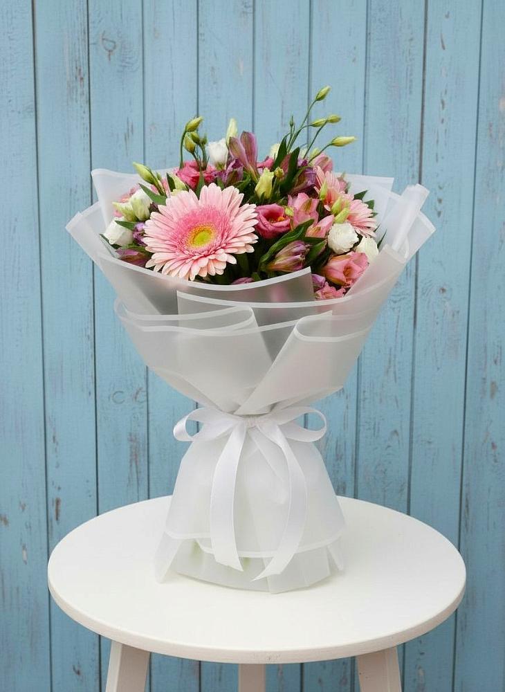 Букет цветов из: Герберы, Альстромерии и Лизиантусы в Зарайске