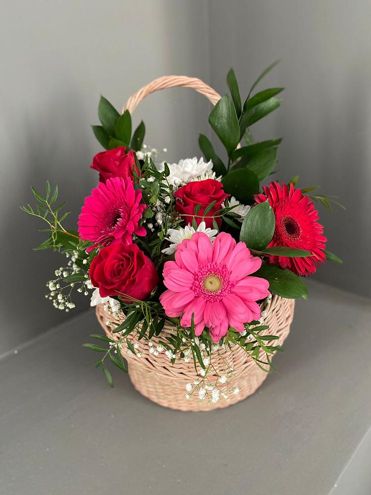 Цветочная композиция из Розы, Хризантемы и Герберы в корзине в Зарайске