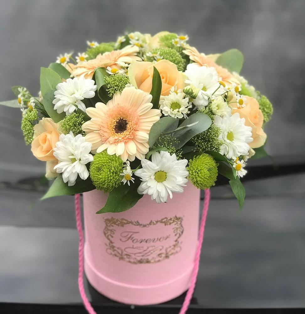 Цветочная композиция из Розы, Герберы и Хризантемы в шляпной коробке в Зарайске