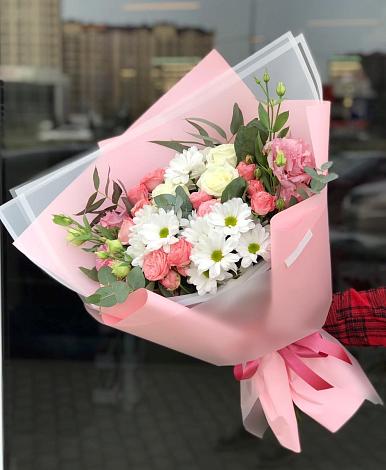 Букет цветов из: Розы, Лизиантусы и Хризантемы в Зарайске