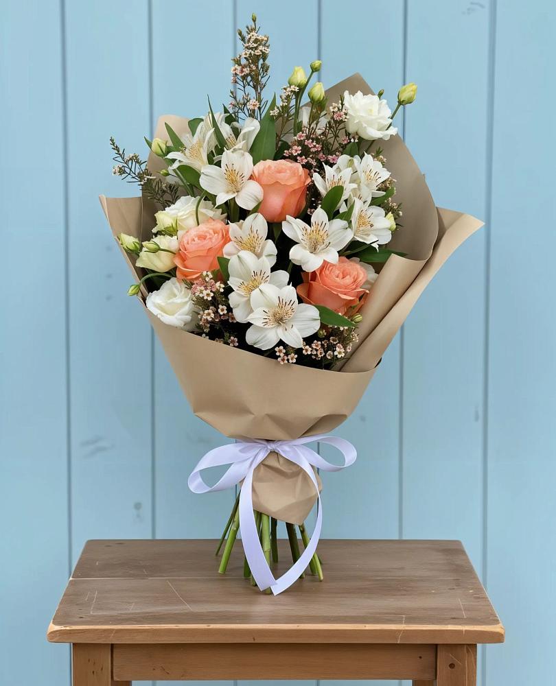 Букет цветов из: Альстромерии, Лизиантусы, Розы и Хризантемы в Зарайске