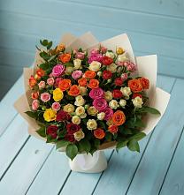 Букет Микс из разноцветных кустовых роз в Зарайске