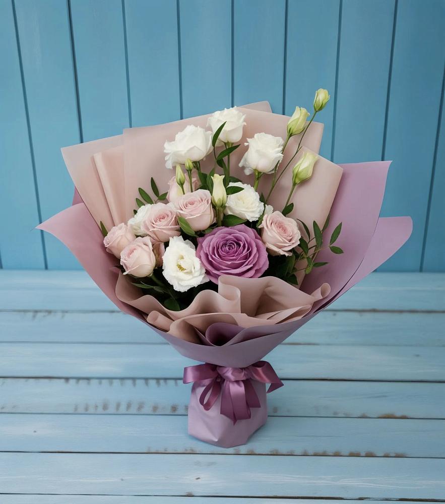 Букет цветов из: Розы и Лизиантусы в Зарайске